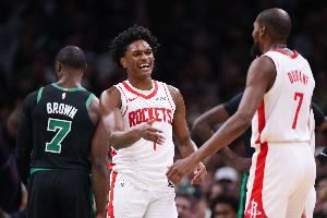 乌度卡:阿门限制杰伦-布朗只得12分 这对我们至关重要