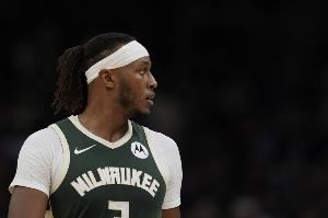 4年1.07亿啊?迈尔斯·特纳4中1得3分8板1助1帽